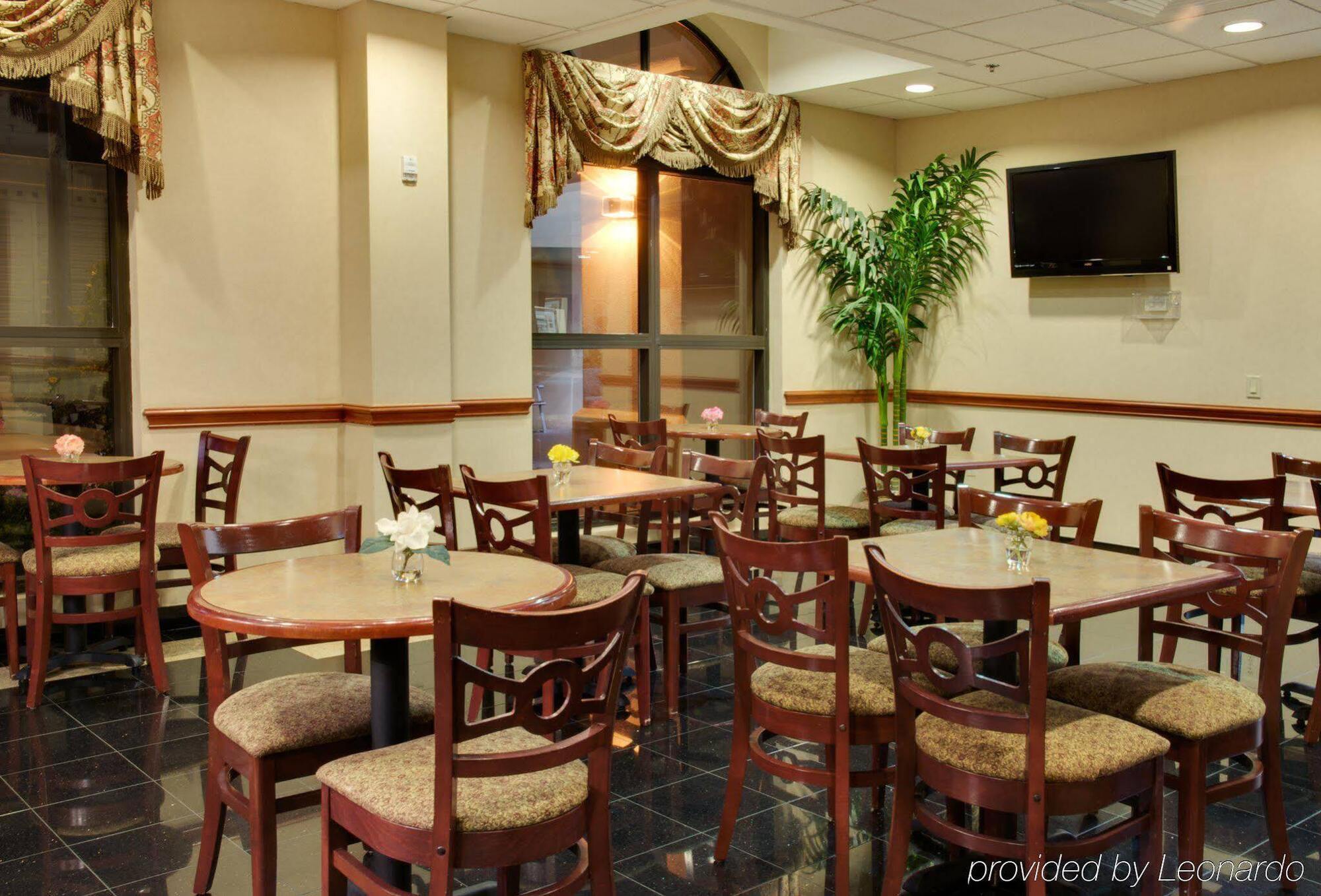 Holiday Inn Express & Suites Houston - Memorial Park Area By Ihg Exterior foto